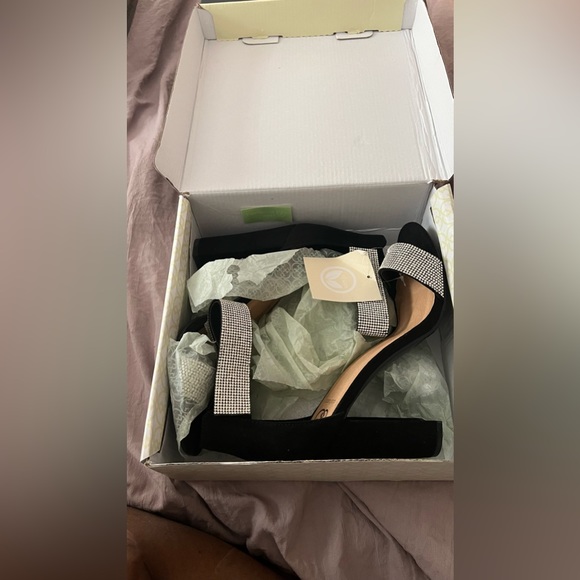 New with box T Strap Embellished heels, size 10 - Picture 7 of 7